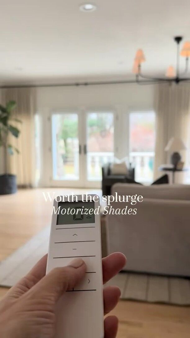 Our family room back wall is ALL windows & doors which was a huge selling point for me with this house. I LIVE for natural light. But once we moved in i knew we needed some privacy - in came @budgetblindsfreehold and now i have the best of both worlds 🙌🏻

#windowtreatments #homerenovationideas #livingroomideas #monmouthcountynj
