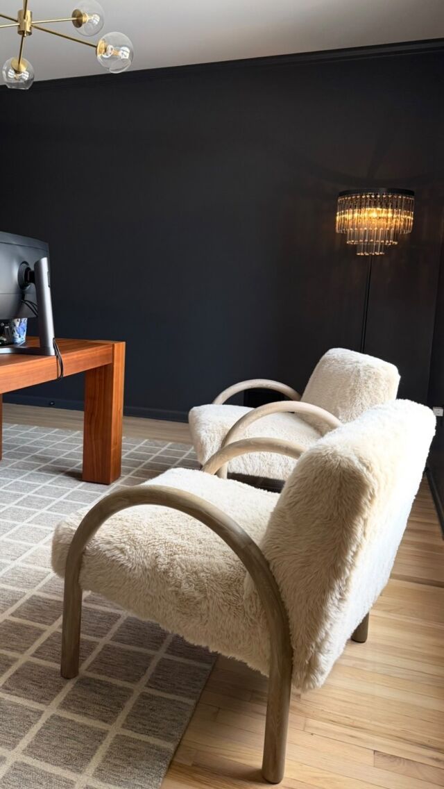 I was so excited to go *bold* and paint the office dark - but I chickened out and left the ceiling white. Big mistake, it just never looked right. Time to change that. 👀  follow for part 2!

#blackpaint #moodyrooms #homerenovation #njinfluencer #newjerseyhomes #homegoods #homesensefinds